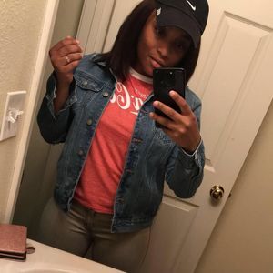 Meet your Posher, Ebony